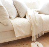 Πώς να διατηρήσετε καθαρό τον υφασμάτινο καναπέ σας